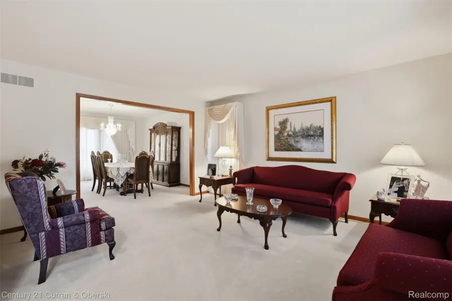 18578 Glengarry Drive, Livonia, MI 48152 - #3