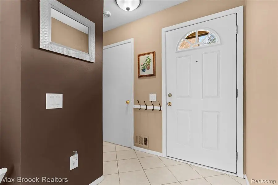 356 Willow Grove Lane, Rochester Hills, MI 48307 - #3