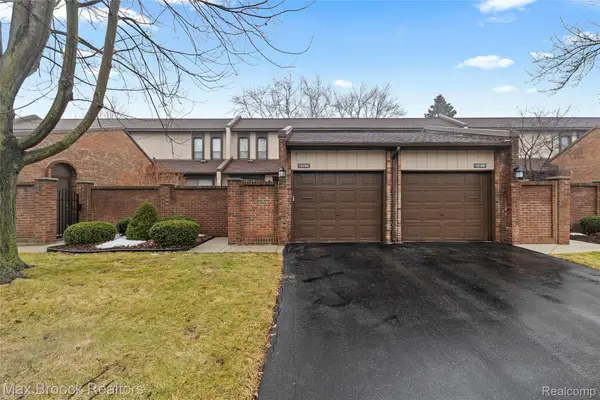 1215 Kirts Boulevard #C, Troy, MI 48084