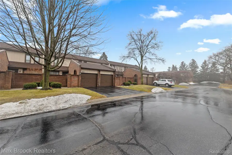 1215 Kirts Boulevard #C, Troy, MI 48084 - #2