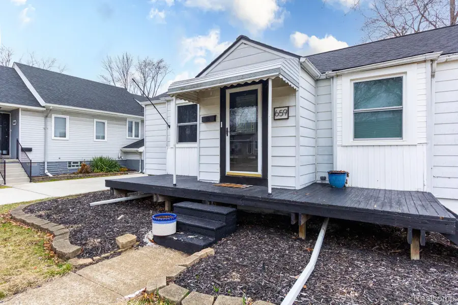 659 Gargantua Avenue, Clawson, MI 48017 - #3