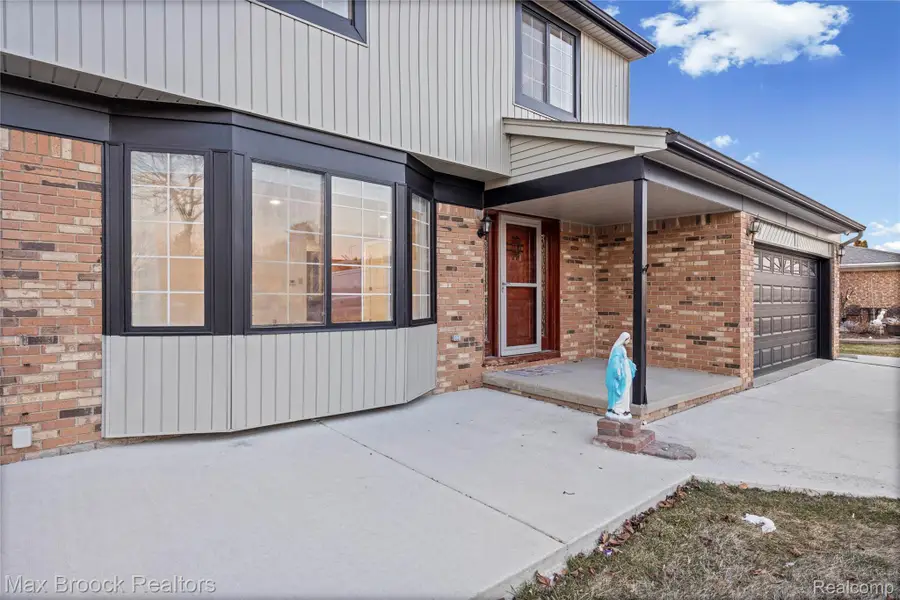 38327 Sleigh Drive, Sterling Heights, MI 48310 - #3