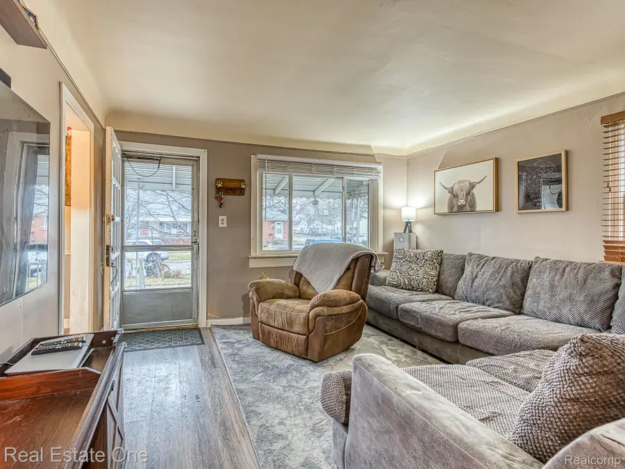 2209 Thomas Street, Lincoln Park, MI 48146 - #3