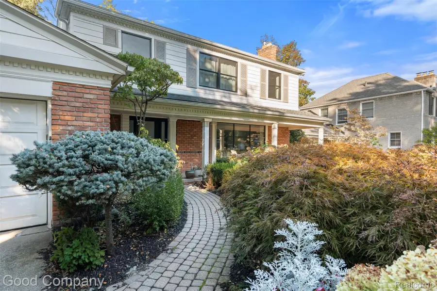 840 S Oxford Road, Grosse Pointe Woods, MI 48236 - #2