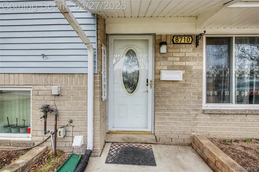 8710 Leslie Drive, Sterling Heights, MI 48314 - #3