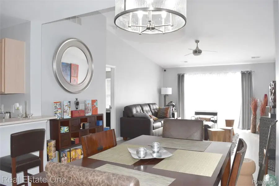 43513 Pendleton Circle, Sterling Heights, MI 48313 - #2