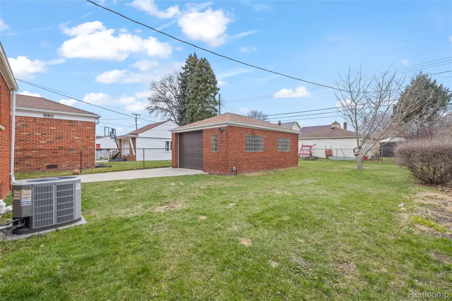 7828 Kolb Avenue, Allen Park, MI 48101 - #3