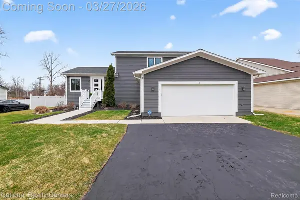 946 Dunreath Street, WolverineLake, MI 48390