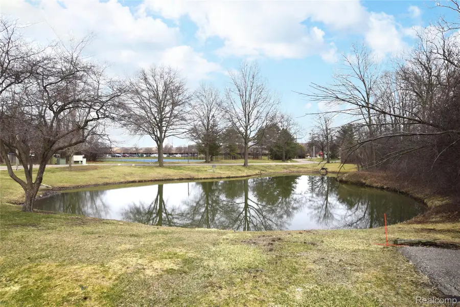 2525 White Oak Place #3, Flint, MI 48532 - #2