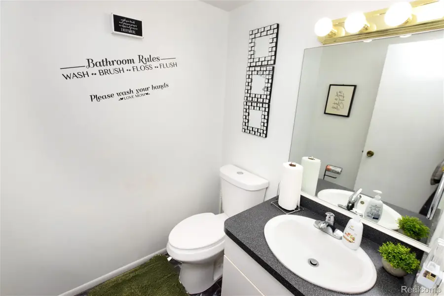 2525 White Oak Place #3, Flint, MI 48532 - #3