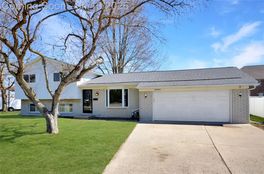 45064 Hecker Drive, Utica, MI 48317 - #2