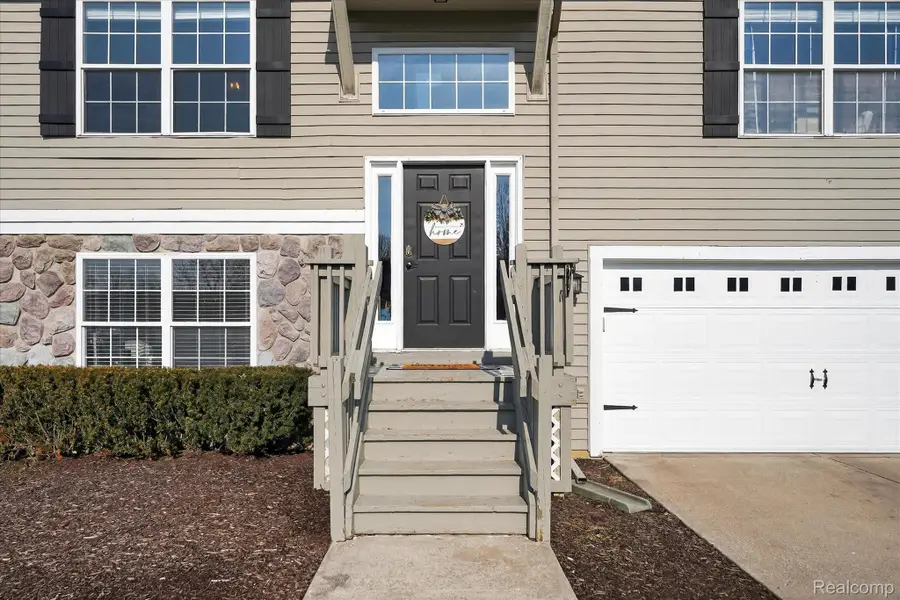 1035 Parkview Street, Fenton, MI 48430 - #3