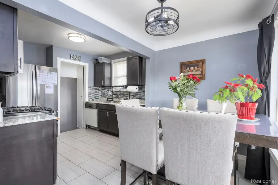 2374 Detroit Avenue, Lincoln Park, MI 48146 - #3