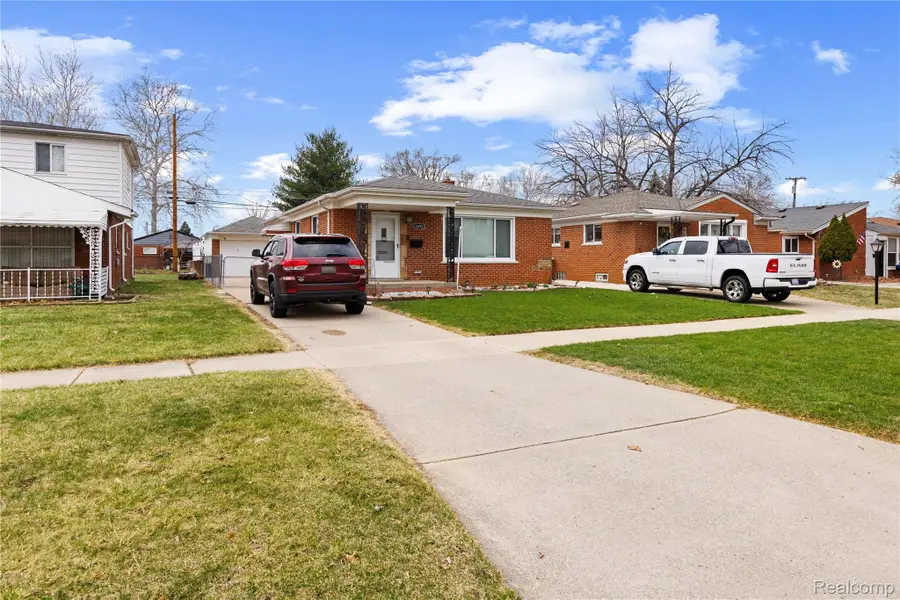 4692 Mckinley Street, Dearborn Heights, MI 48125 - #2