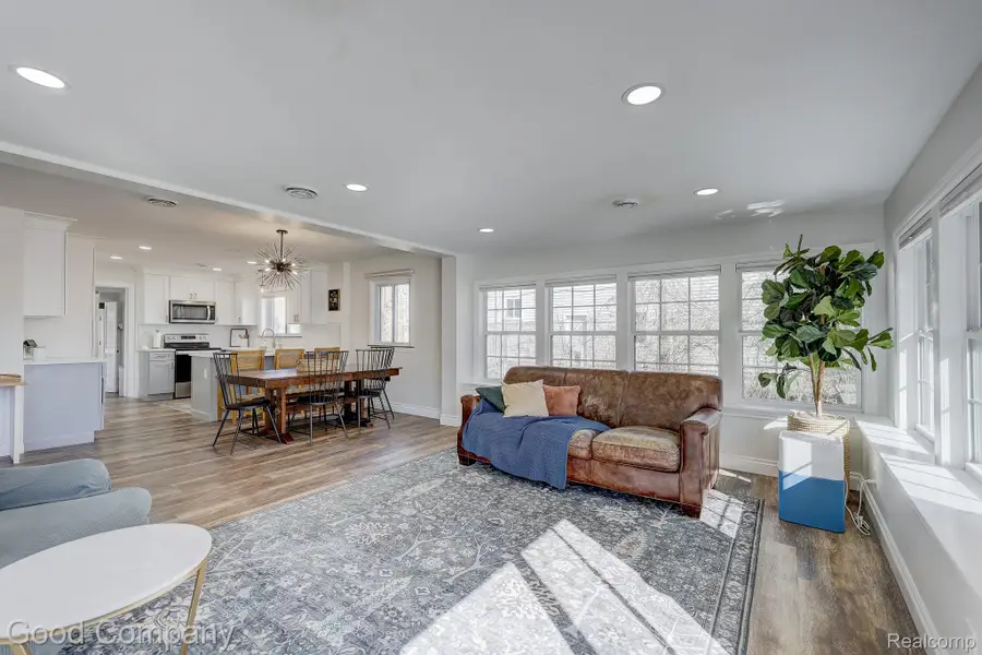 4896 Chicago Road, Warren, MI 48092 - #2