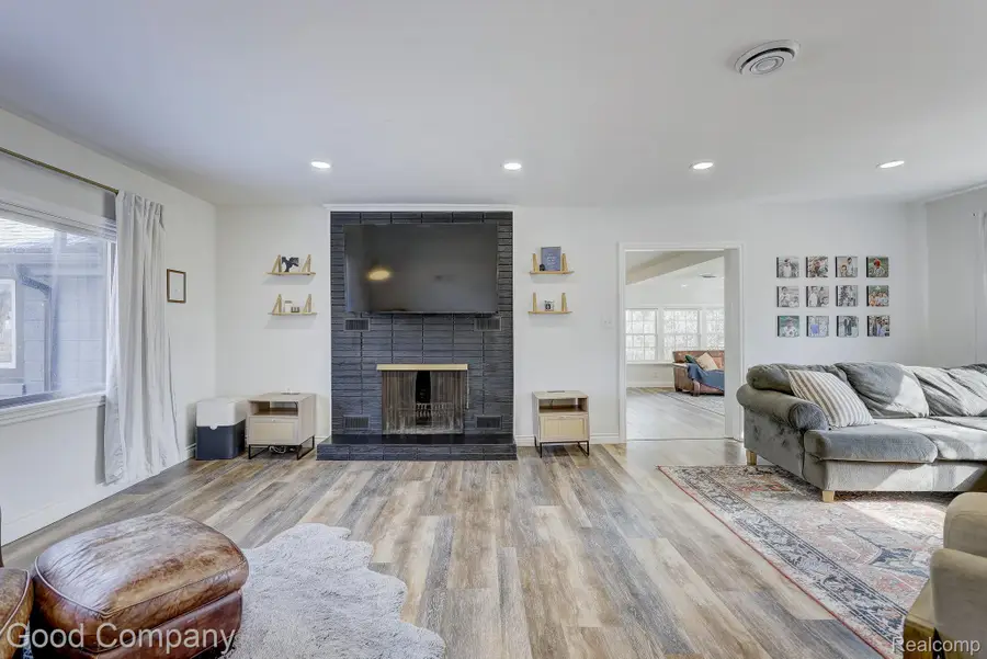 4896 Chicago Road, Warren, MI 48092 - #3