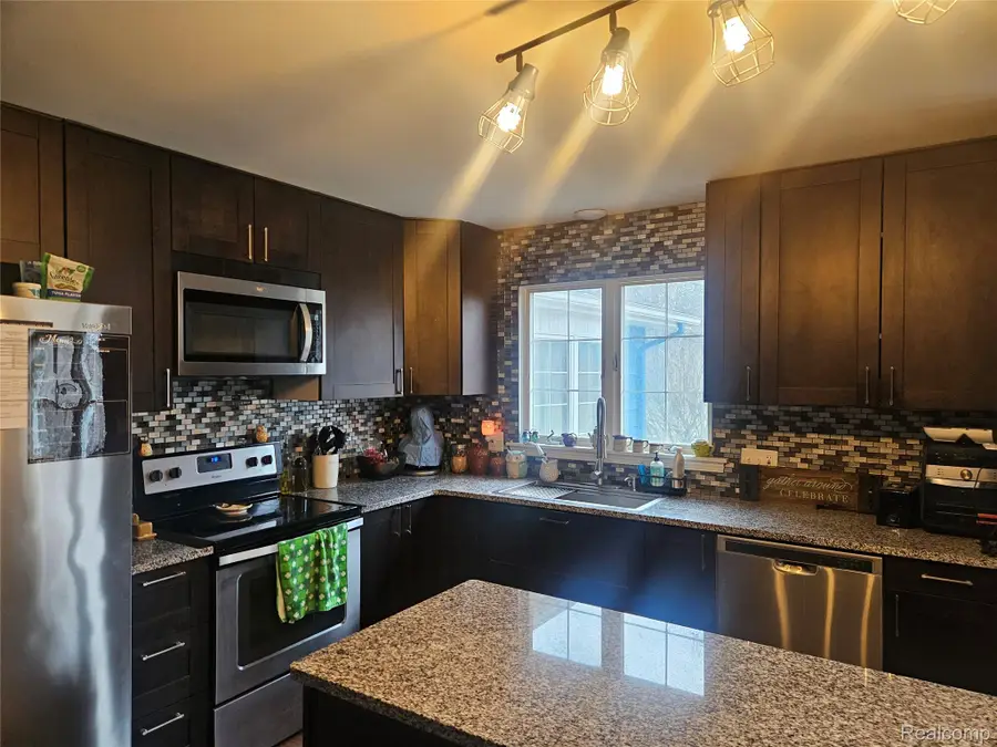 5244 Applewood Drive, Flushing, MI 48433 - #3