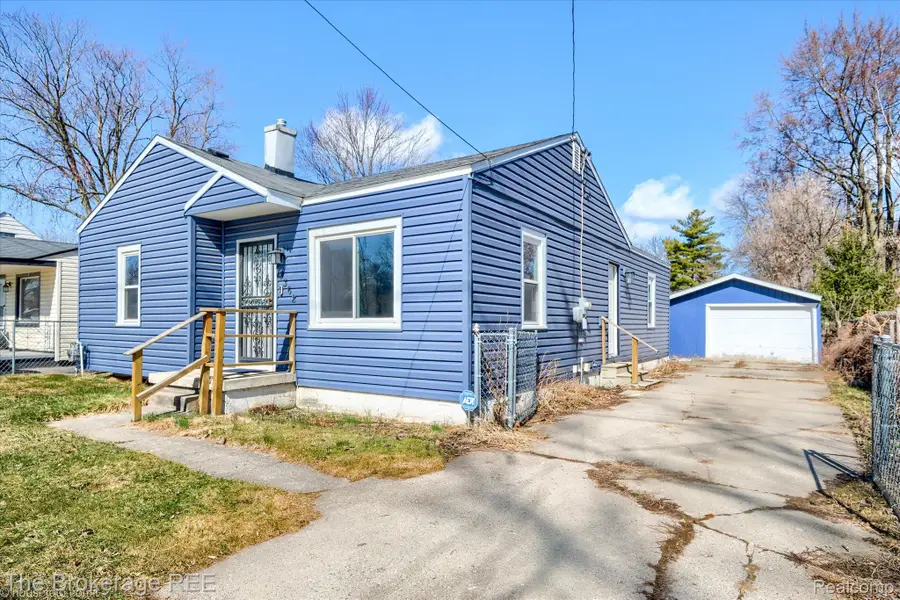 3362 W Mott Avenue, Flint, MI 48504 - #3