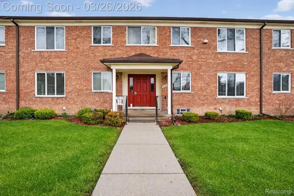 22850 E 9 Mile Road #11, StClairShores, MI 48080