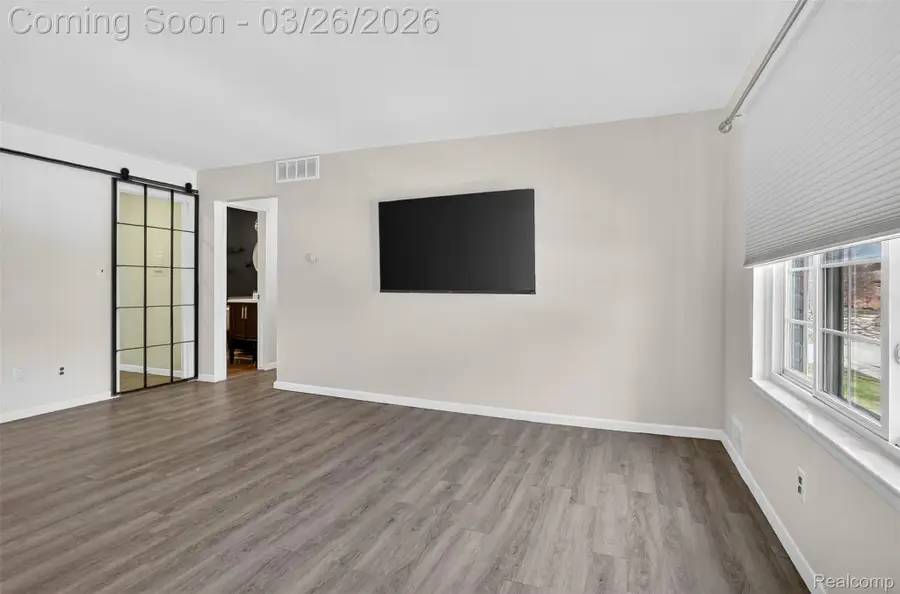 22850 E 9 Mile Road #11, Saint Clair Shores, MI 48080 - #3