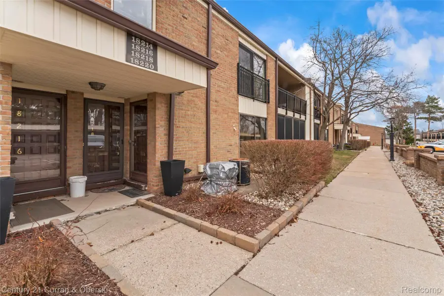 18220 University Park Drive #28, Livonia, MI 48152 - #3