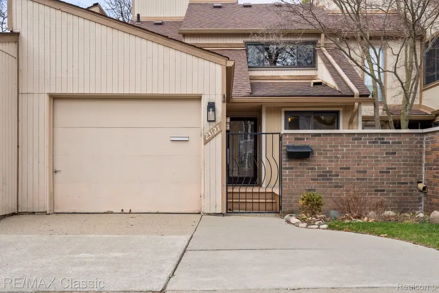 23127 Farmington Road, Farmington, MI 48336 - #2