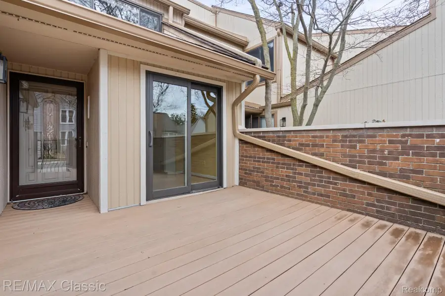 23127 Farmington Road, Farmington, MI 48336 - #3