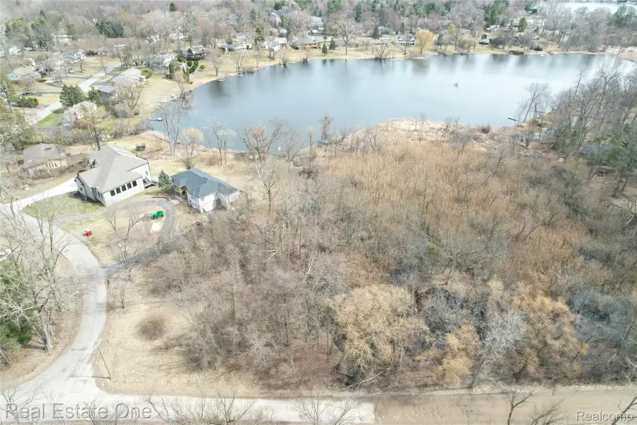 2636 Bay Drive, West Bloomfield, MI 48324 - #2