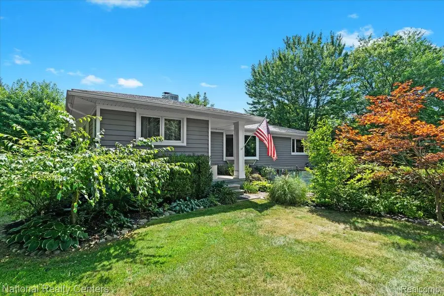 1785 Middle Road, Highland, MI 48357 - #2