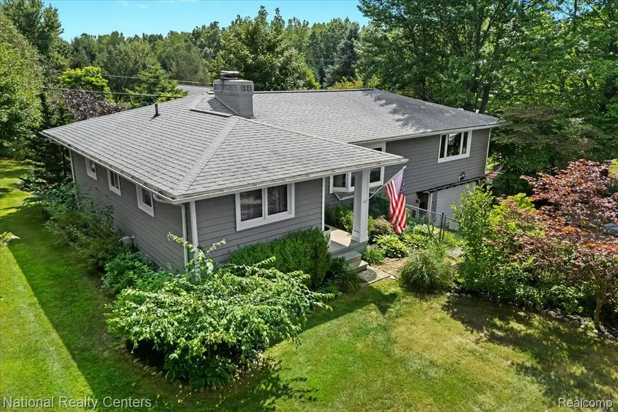 1785 Middle Road, Highland, MI 48357 - #3