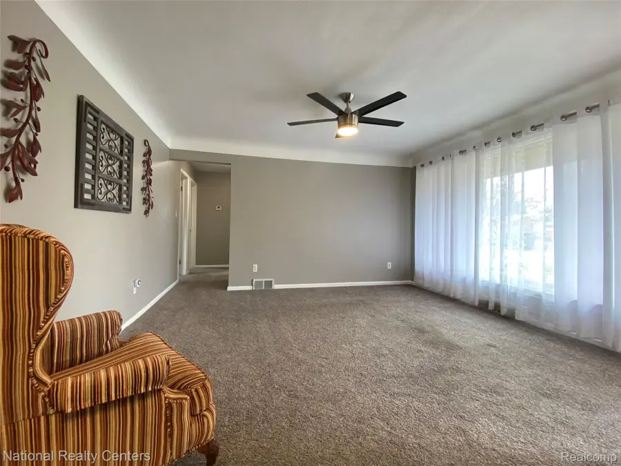 35327 W Chicago Street, Livonia, MI 48150 - #3