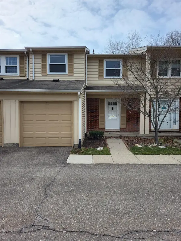1504 Brentwood Drive #201, Troy, MI 48098
