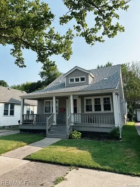 2202 Hollywood Avenue, Grosse Pointe Woods, MI 48236 - #3