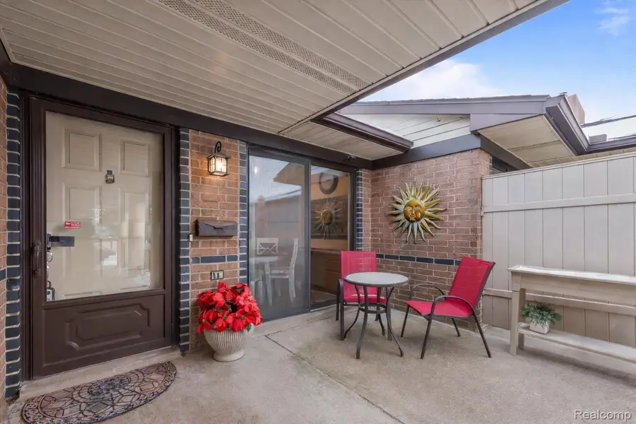 983 Wexford Way, Rochester Hills, MI 48307 - #2