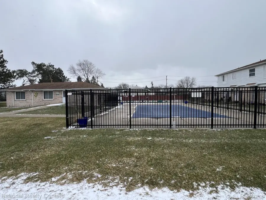 37543 Colonial Drive #124, Westland, MI 48185 - #3