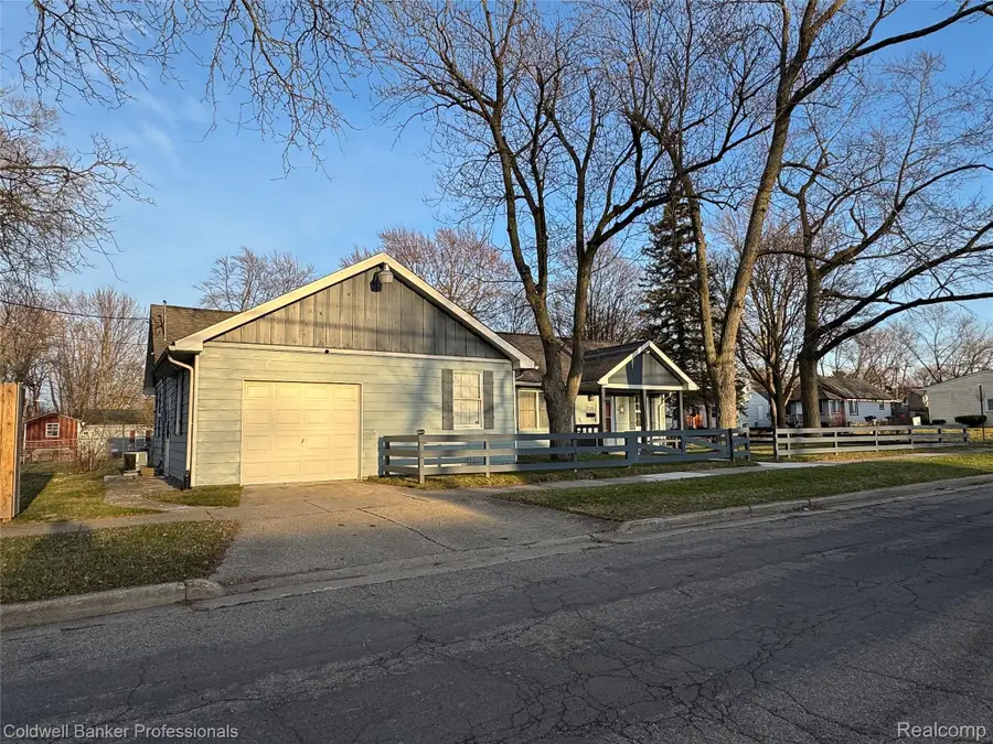 715 E Tennyson Avenue, Pontiac, MI 48340 - #3