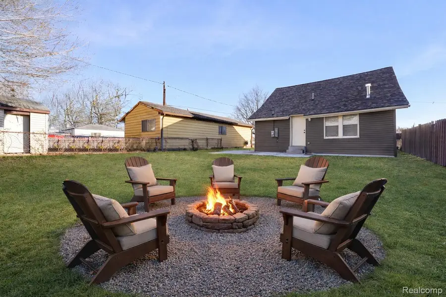 8659 Essex Avenue, Warren, MI 48089 - #2