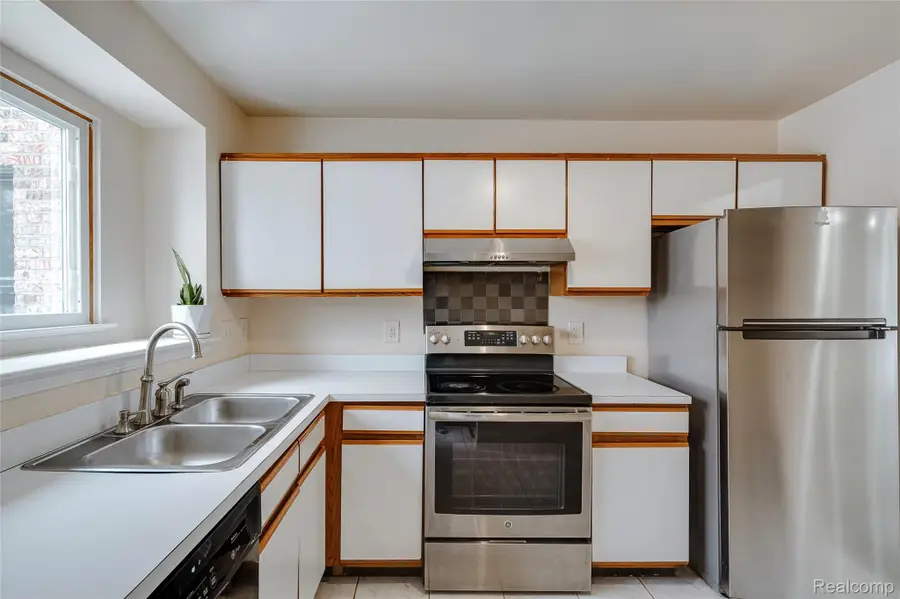 42739 Lilley Pointe Drive, Canton, MI 48187 - #2