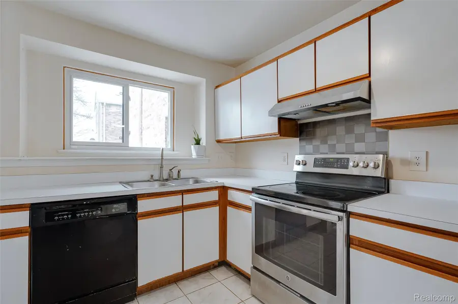 42739 Lilley Pointe Drive, Canton, MI 48187 - #3