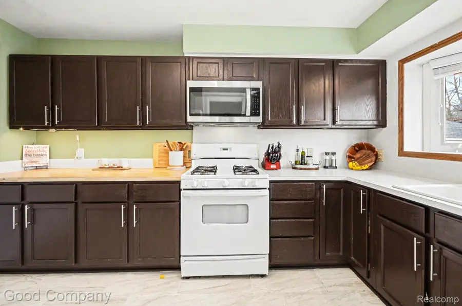 28900 Ursuline Street, Saint Clair Shores, MI 48081 - #3