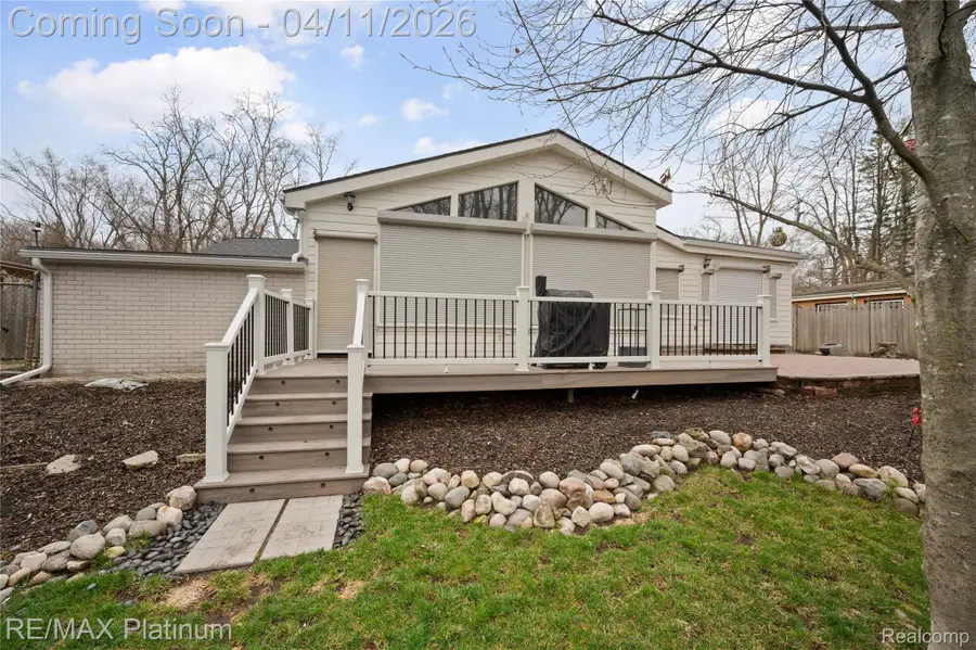 2454 N Middlebelt Road N, West Bloomfield, MI 48324 - #3