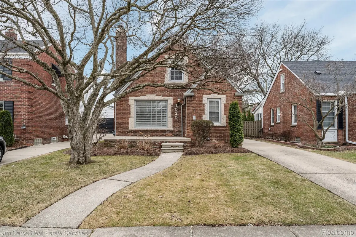 1525 Hollywood Avenue, Grosse Pointe Woods, MI 48236 - #1