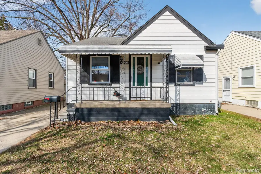 4140 Syracuse Street, Dearborn Heights, MI 48125 - #3