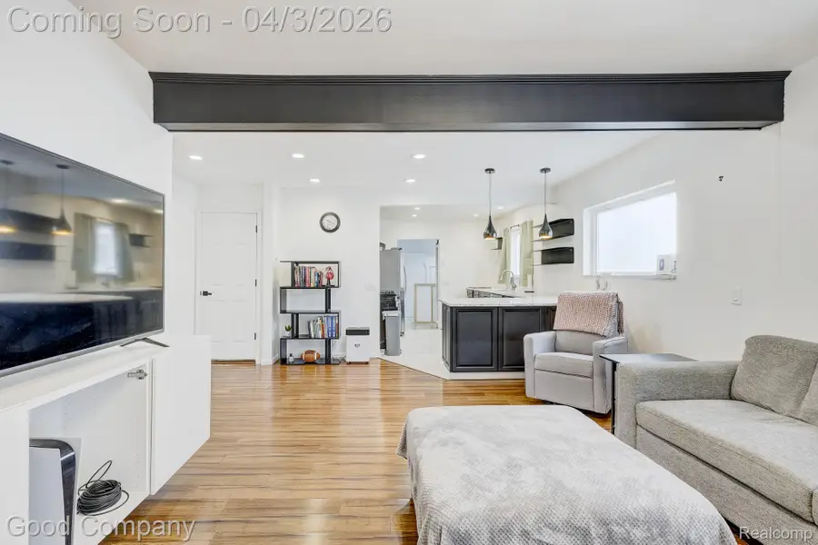 564 E Lewiston Avenue, Ferndale, MI 48220 - #3