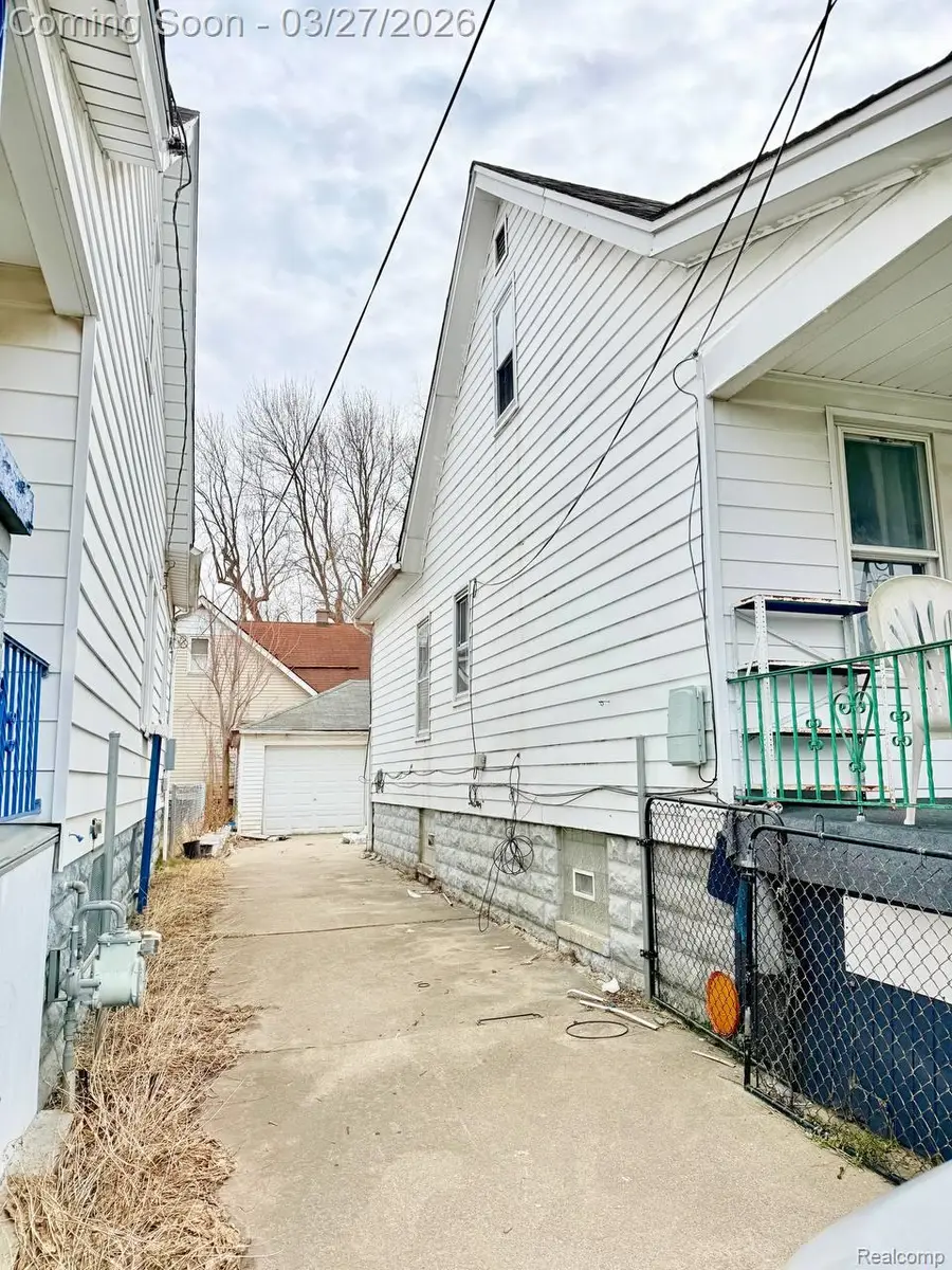 3886 Comstock Street, Hamtramck, MI 48212 - #2