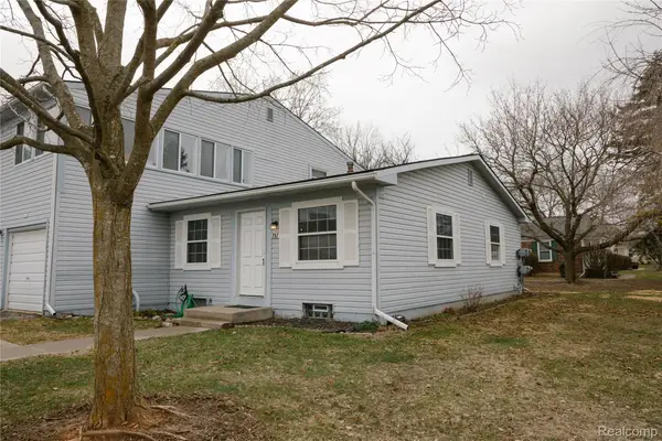 207 Neptune Drive, WalledLake, MI 48390