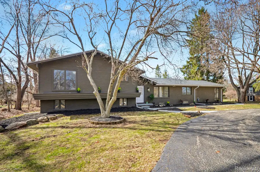 7250 Cedarcroft Lane, West Bloomfield, MI 48322 - #3