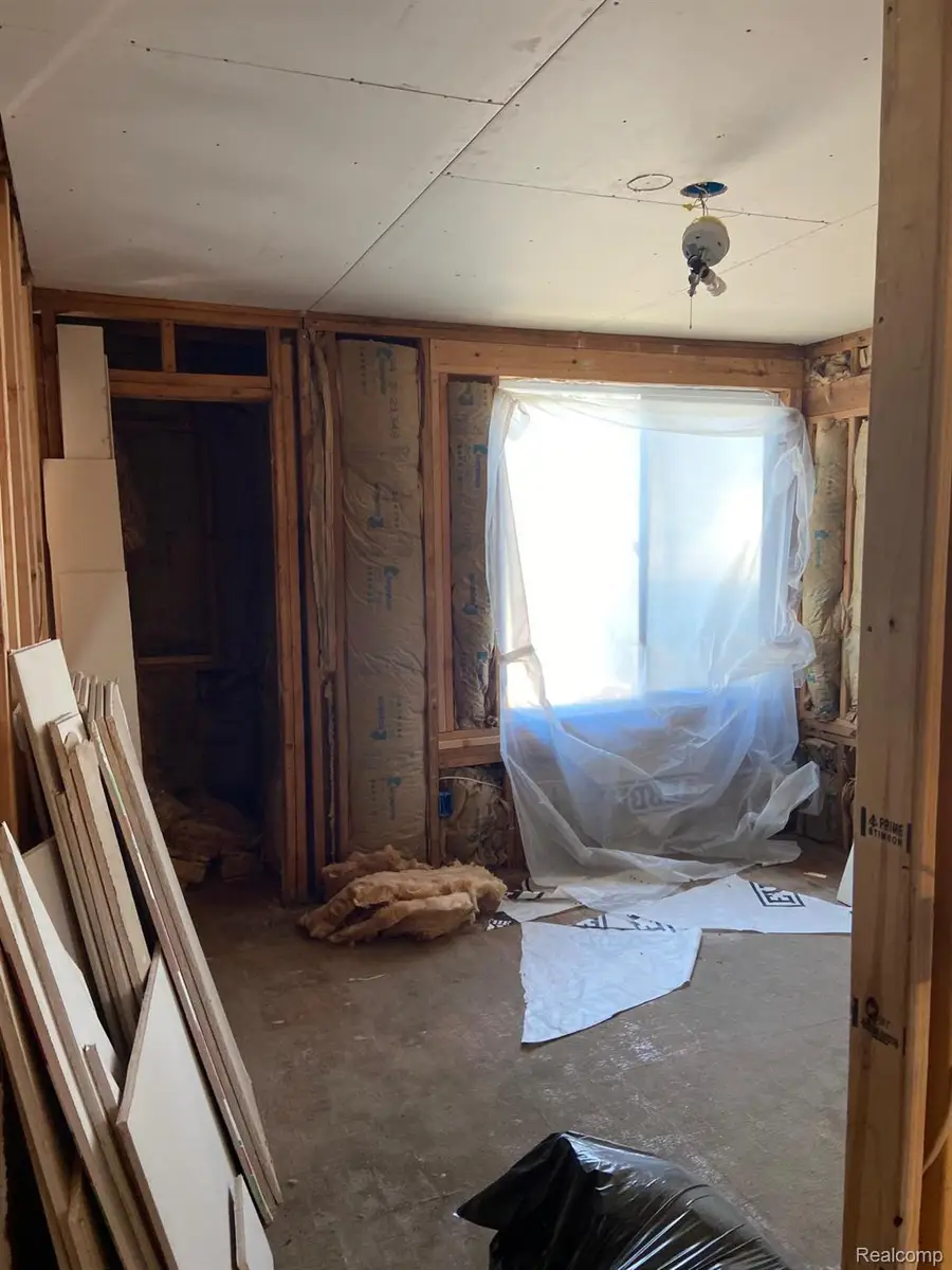 2428 Illinois Avenue, Flint, MI 48506 - #3