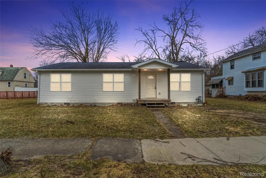 137 S Andre Street, Saginaw, MI 48602 - #2