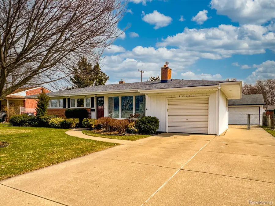 22960 Manning Street, Farmington, MI 48336 - #2